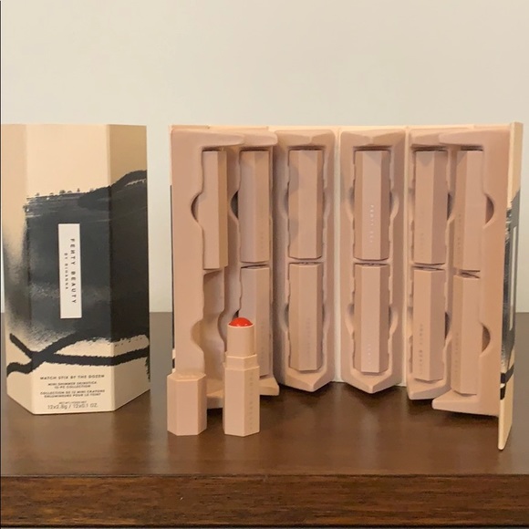 Fenty Beauty - Match Stick By The Dozen - Picture 2 of 4
